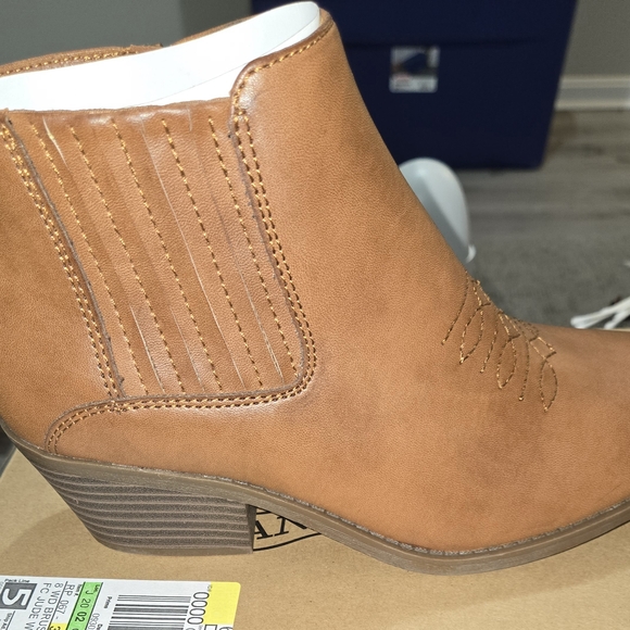 NIB Frye & Co. Jude Brown Ankle Boots - Picture 2 of 4